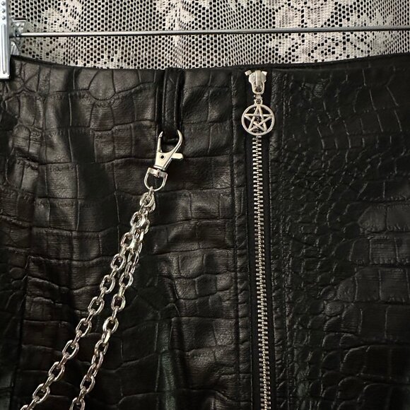 Disturbia Antrum Zip Front Mini Skirt (US 10) - Picture 3 of 5